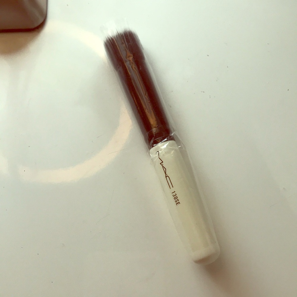 MAC Cosmetics - 130SE Short Duo Fibre Face Brush